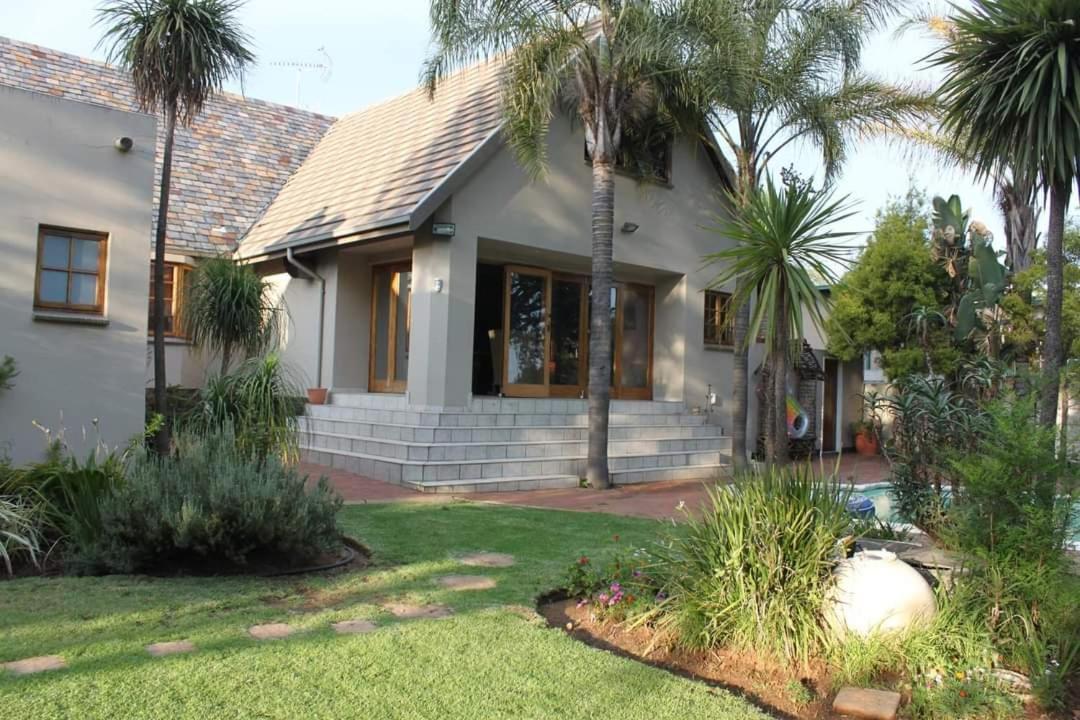 Joy On Joyce Hotel Alberton Exterior foto